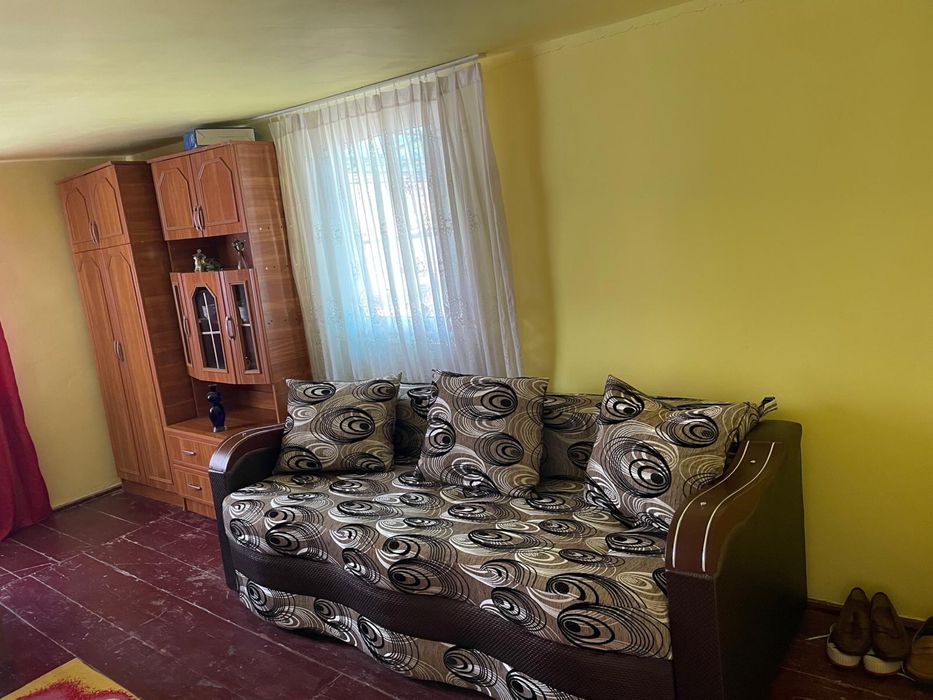 Casă cu 2 camere , teren generos de 1.057 m²