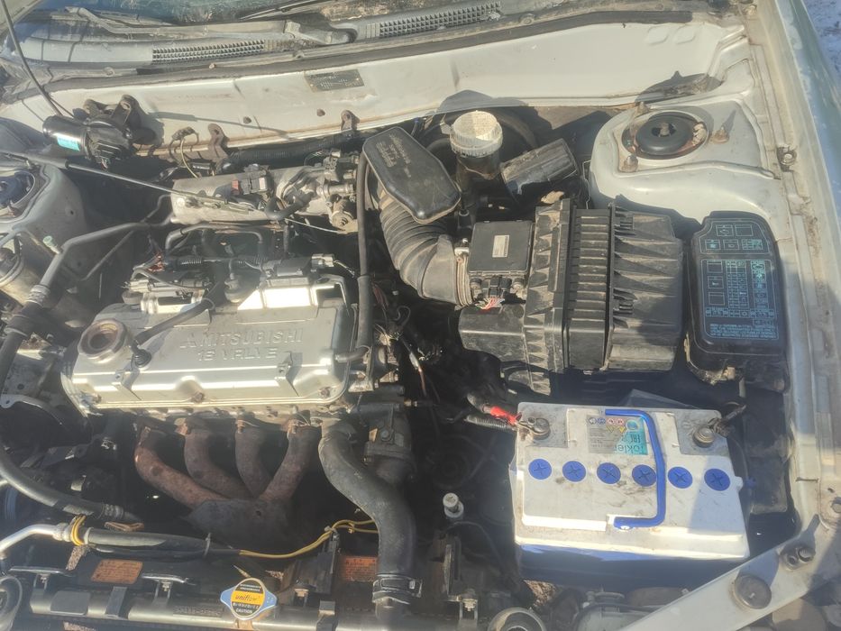 Митсубиси мираж.седан.2001год