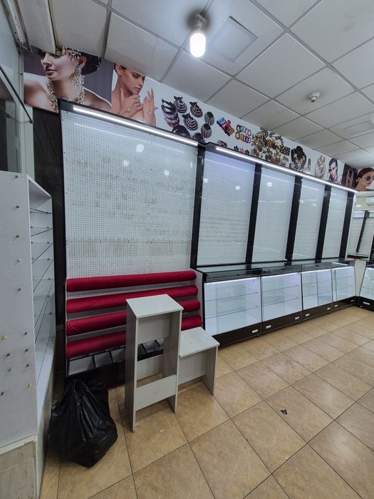 Srochna sotiladi. Dukon uchun tayor vitrena arzonga bervoramiz