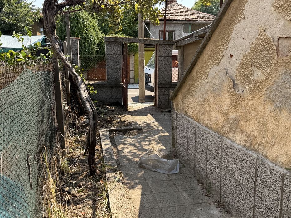 Продава се Къща с двор