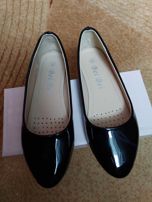 Pantofi balerini negri eleganti de lac, marimea 36 sau 40