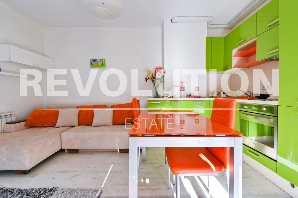 Дава се под наем Тристаен апартамент в София, Гоце Делчев - 86 кв.м за 750 € - Снимка #1