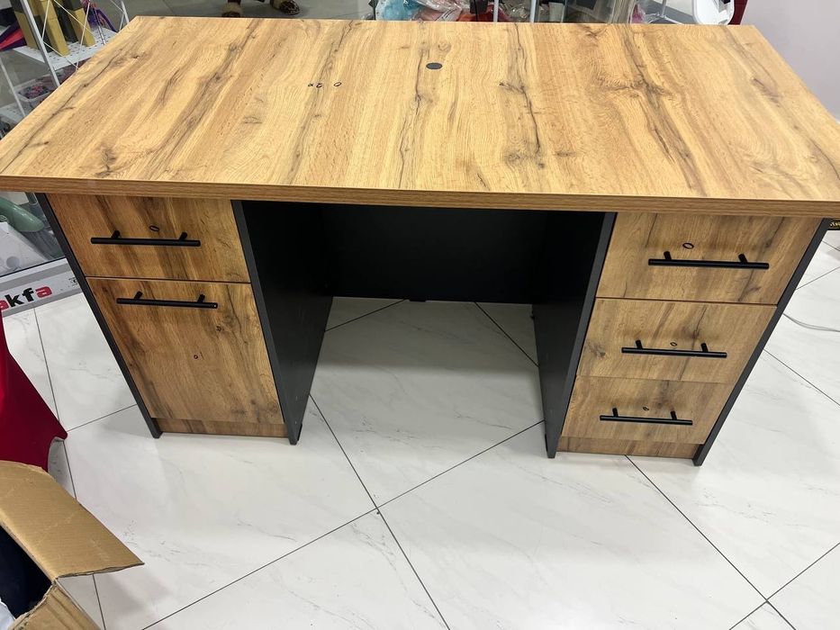 Stol srochno sotiladi