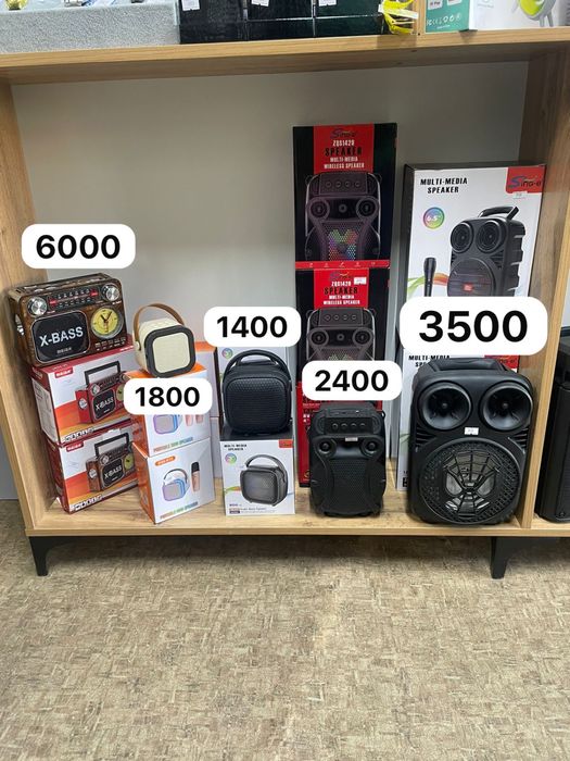 Колонки разного вида с микрофоном