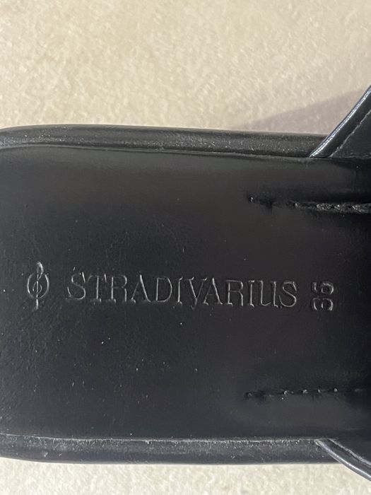 Stradivarius Чехли