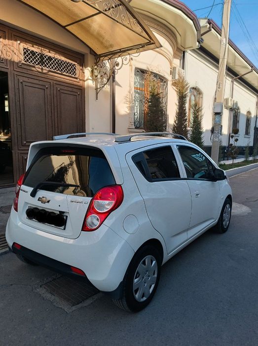 Chevrolet spark.