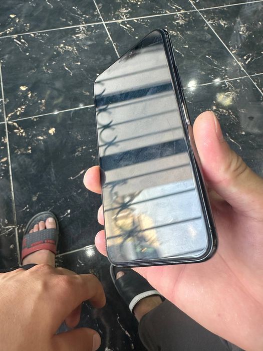 Ayfon 11 pro sotiladi