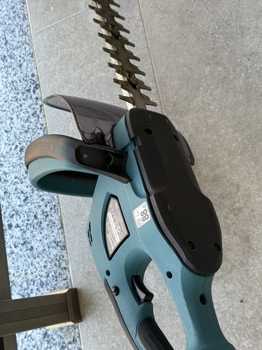 Makita DUH483Z – trimmer / foarfeca electrica de tuns gard viu