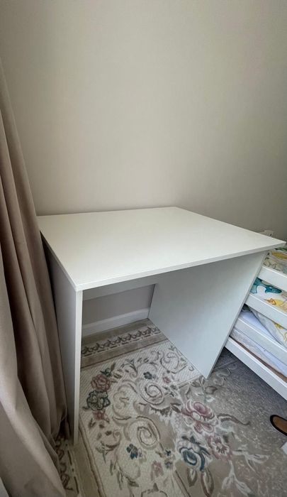 Продам стол для письменный и учит детей