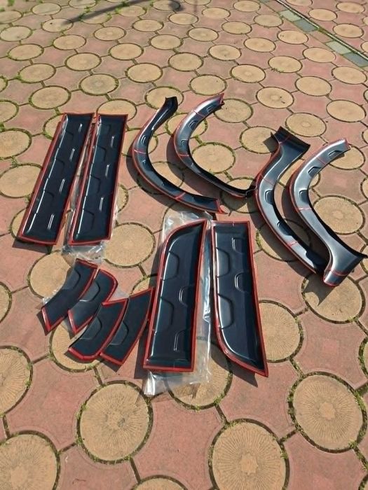 Set 12 Bandouri Laterale Model Off-Road STRIAT Protectii Bara Aripa USI Overfendere DACIA DUSTER I 2010-2017