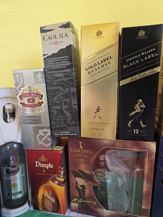 Празни бутилки от уиски