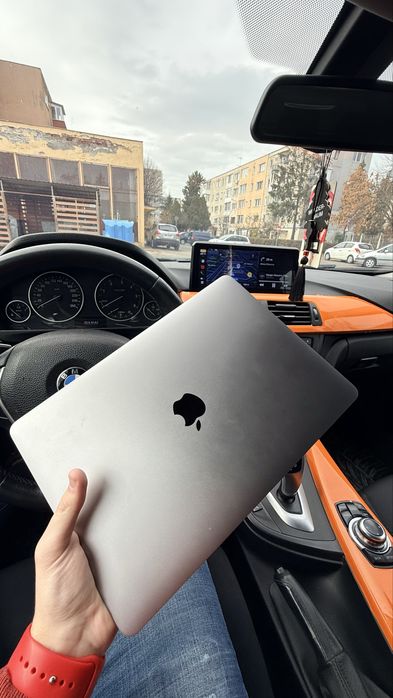 Vând laptop Macbook Air M1, 13”