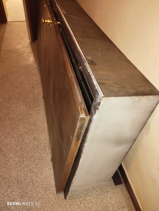 Метална входна врата с две брави и каса