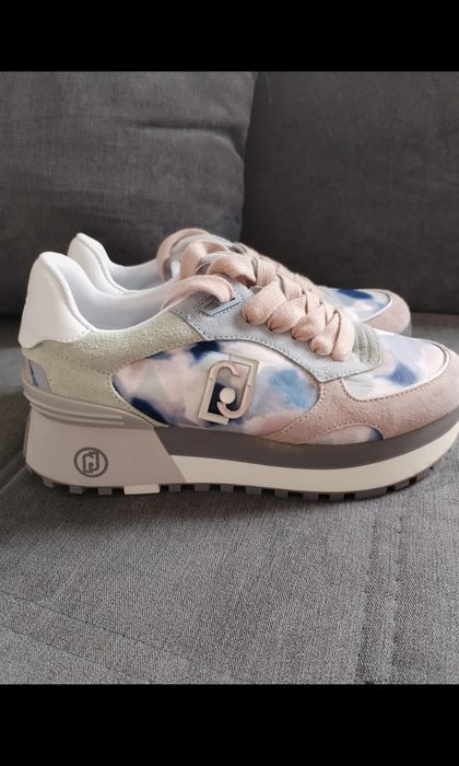 Liu jo,  nou cu eticheta