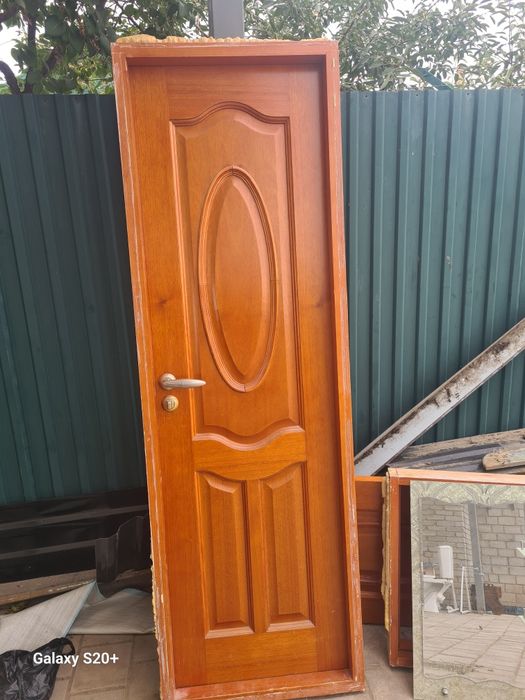 Продам б/у двери
