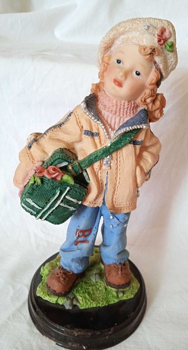 Порцеланова статуетка Capodimonte, статуетка момиченце