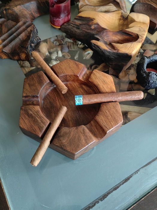 Арт пепелник за пури от орех