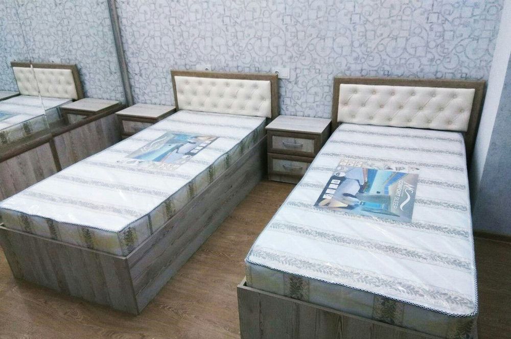 Кровать спальная