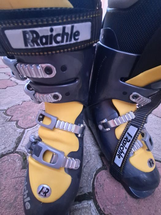 Vând clapari marca Raichle