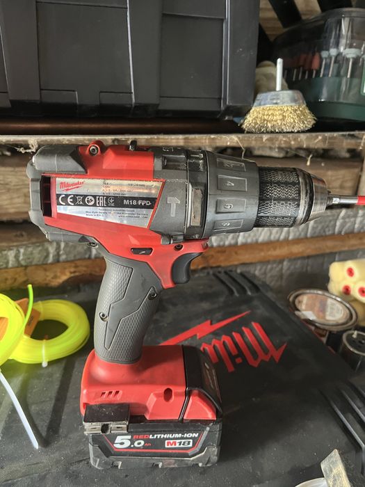 Vând  trusa Milwaukee m 18