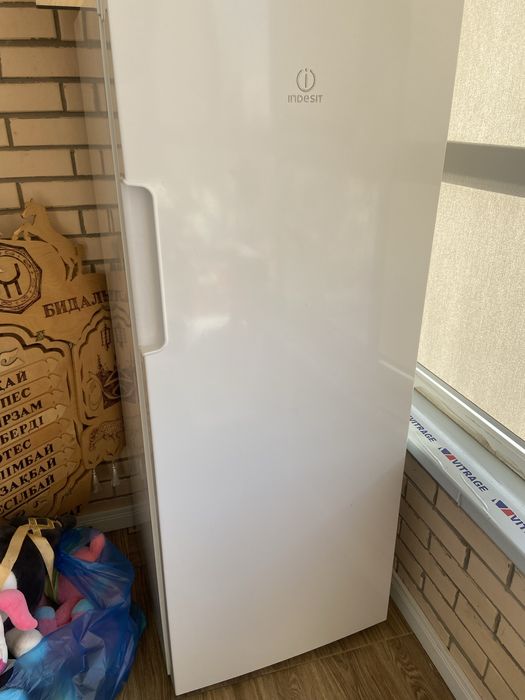 Продам новый холодильник срочно за пол цены !