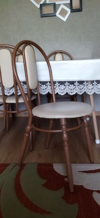 Кухонный стол со стульями