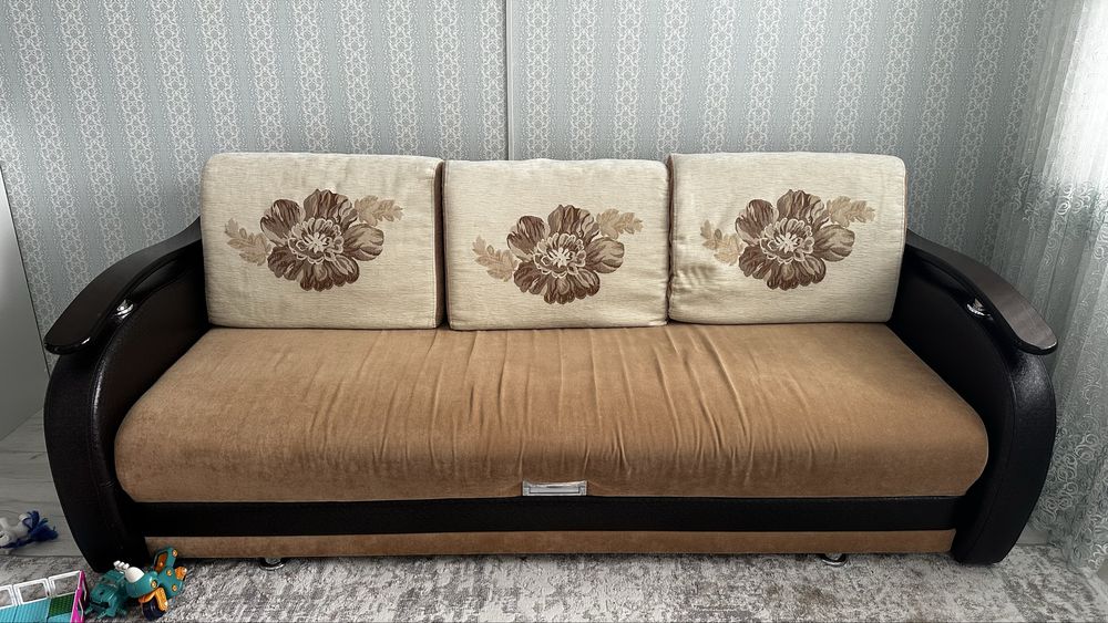 Диван. Кровать. Екі адамдық. Мебель