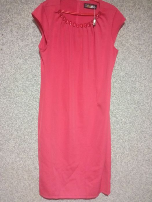 Продаю женские платья