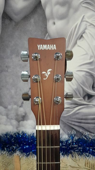 Продам гитару YAMAHA