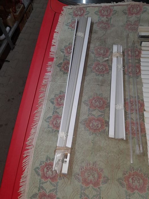 Jaluzele metalice de culoare alba