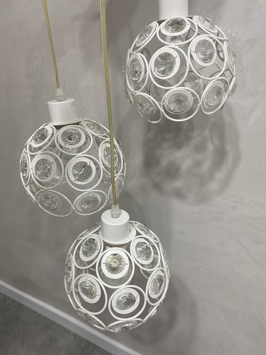 Люстра белая