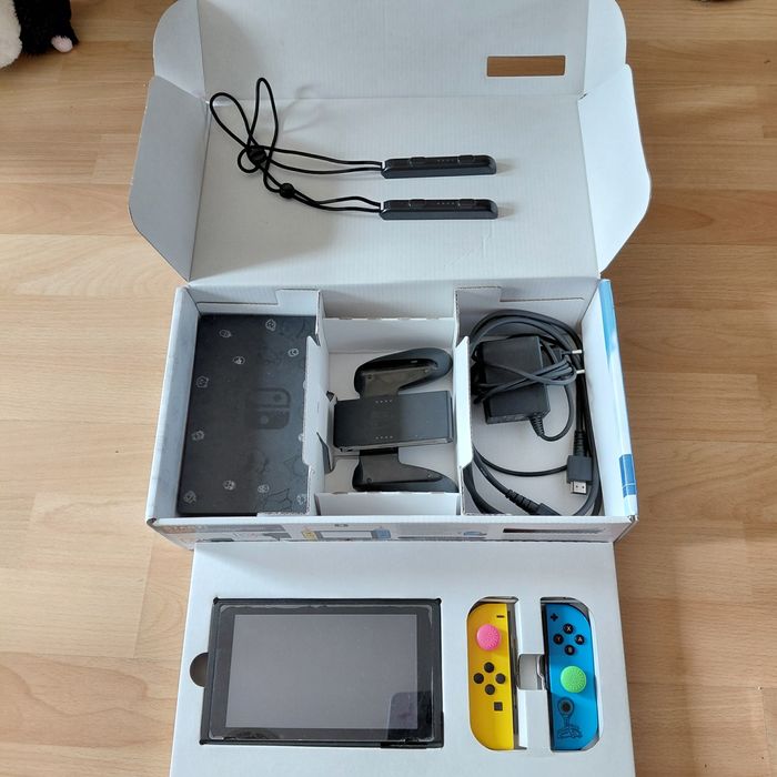 Nintendo switch +13 игри подарък.