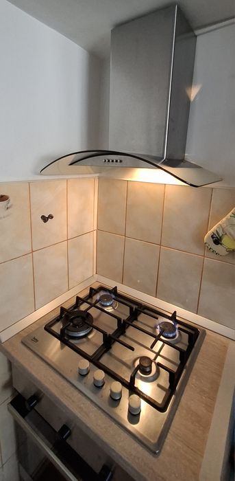 Vind  cuptor  pe gaz + plită pe gaz+ hotă decorativa