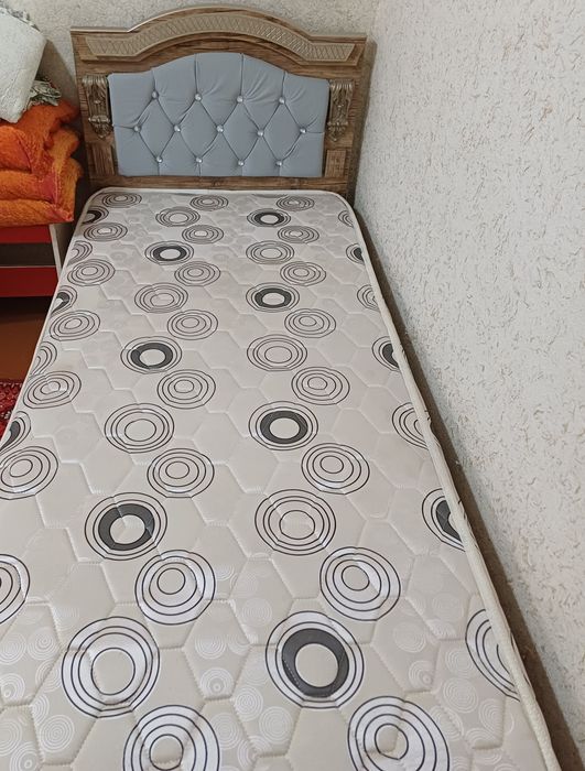 Зудлик билан 1 кишилик диван сотилади