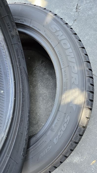 4 anvelope iarnă Toyo 235/55/18 dot 2023