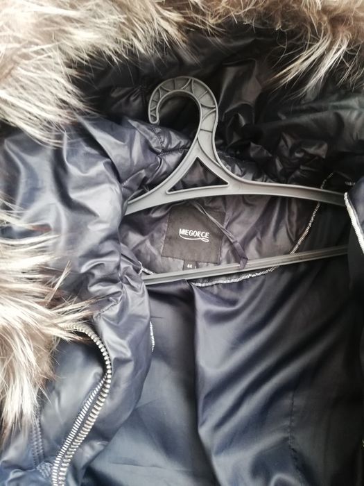 Продаю Женский пуховик.