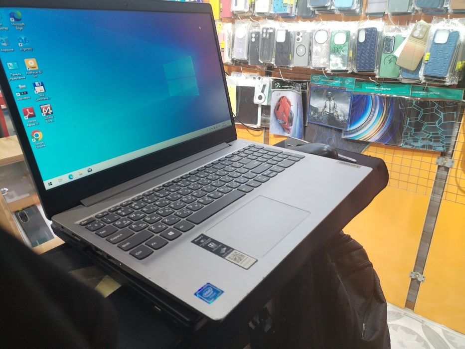 Noubook sotiladi Lenovo