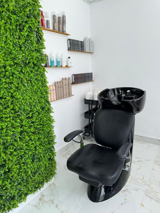 High Concept Salon inchiriaza posturi de lucru