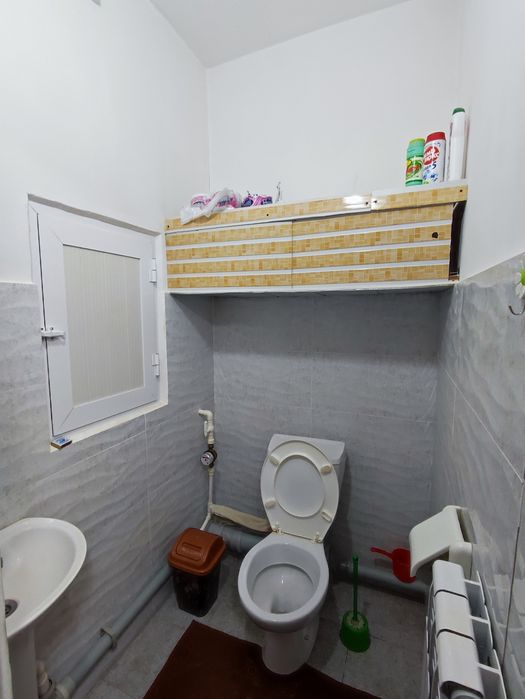 Срочно сотилади 2 хонали квартира 3 хона килинган янги курилган домлар