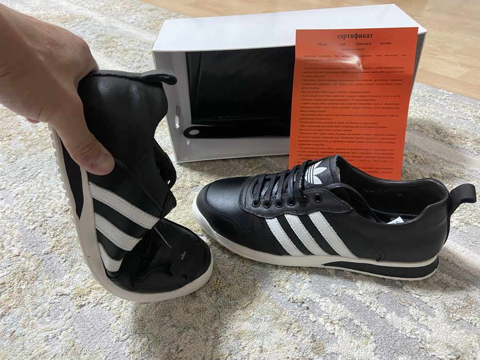 Продам ботинки адидас