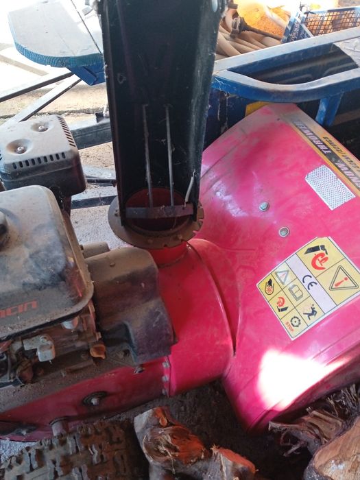 Vând motopompa și freza de zapada