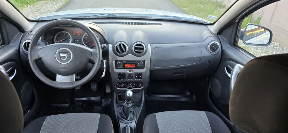 Vând Dacia Duster