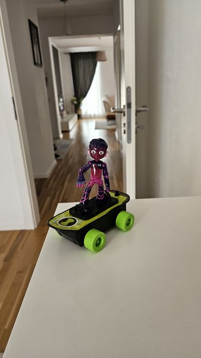 Ben 10 cu skateboard