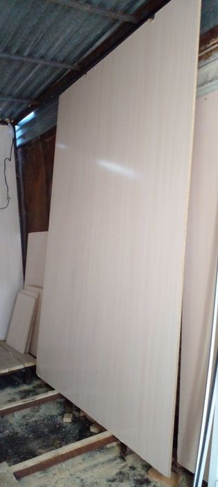Продам срочно  листы ЛДСП   по 1000т.