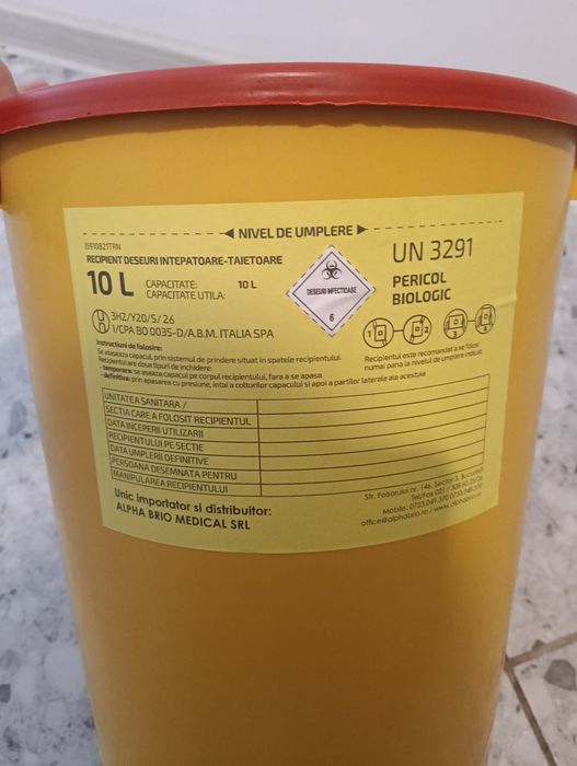 30 Recipiente Plastic Deșeuri Înțepătoare Tăietoare volum 10 Litri.