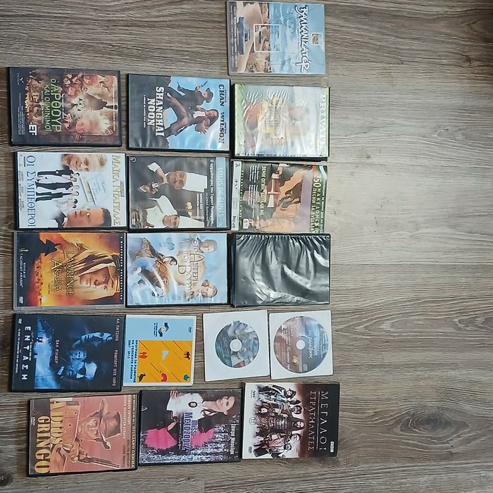 Преносим DVD плеър Berteh + подарък 40 оригинални диска с филми