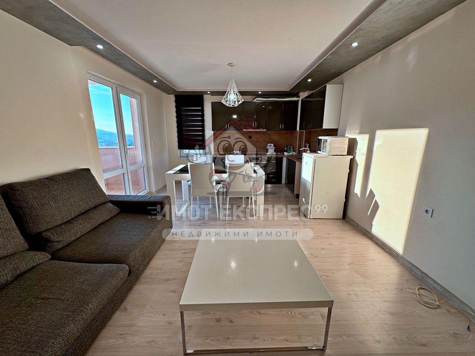 Дава се под наем Тристаен апартамент в Асеновград - 80 кв.м за 378.93 € - Снимка #1