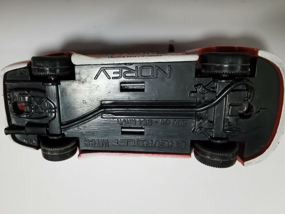 Модель автомобиля Chevrolet Lacetti масштаб 1:64