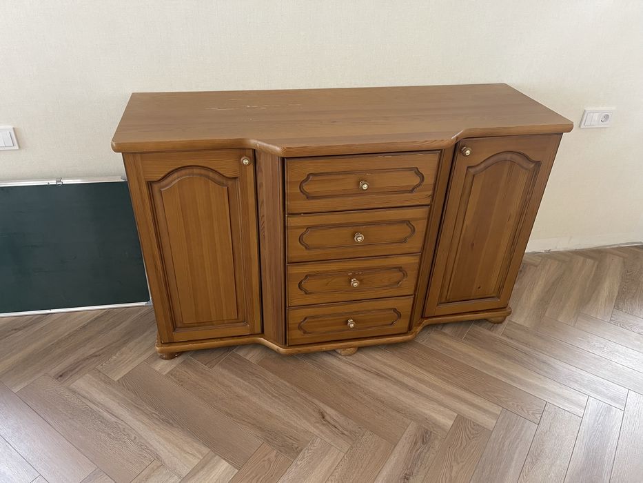 Продам спальни гарнитур из масива дерева