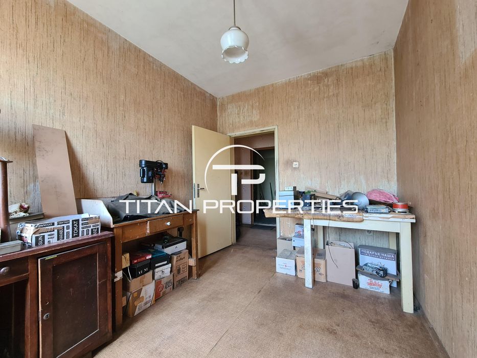 Тристаен апартамент в кв. Кючук Париж